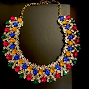 NWOT Jeweled costume jewelry necklace
